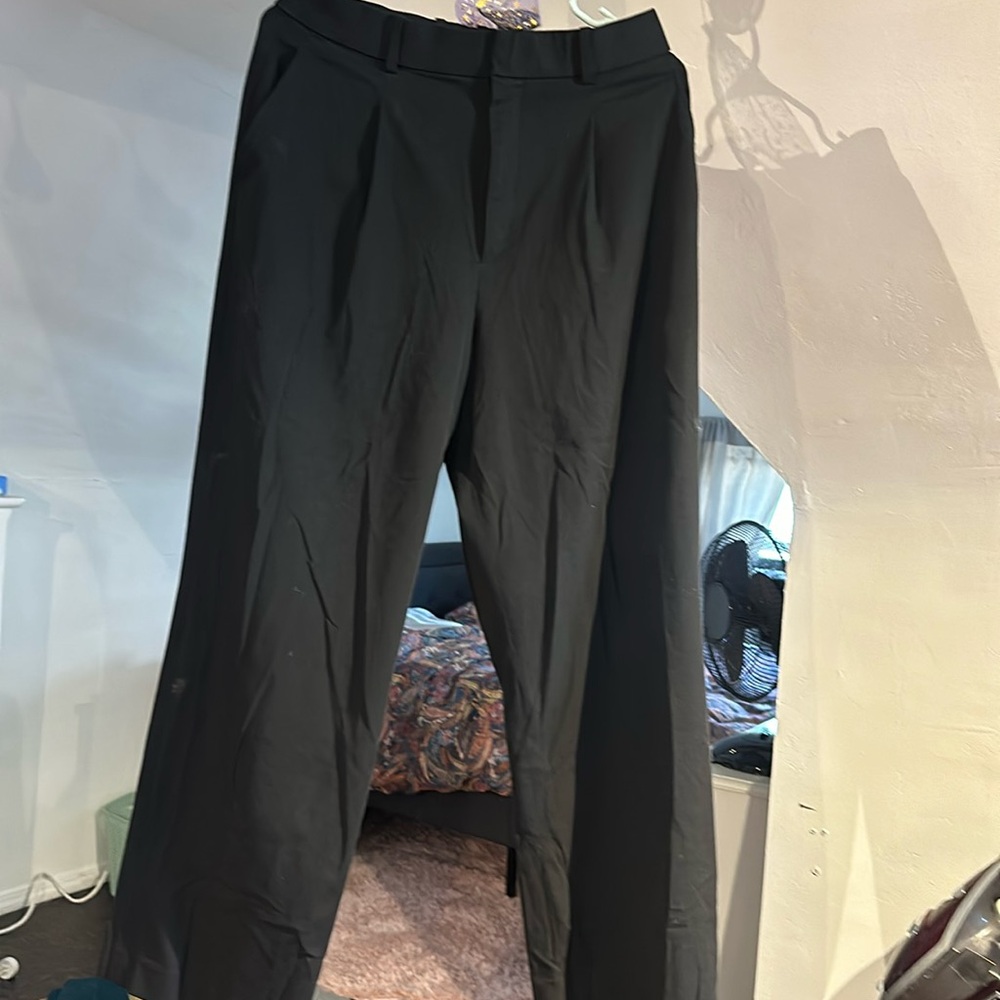 UNIQLO straight leg pleated black pants